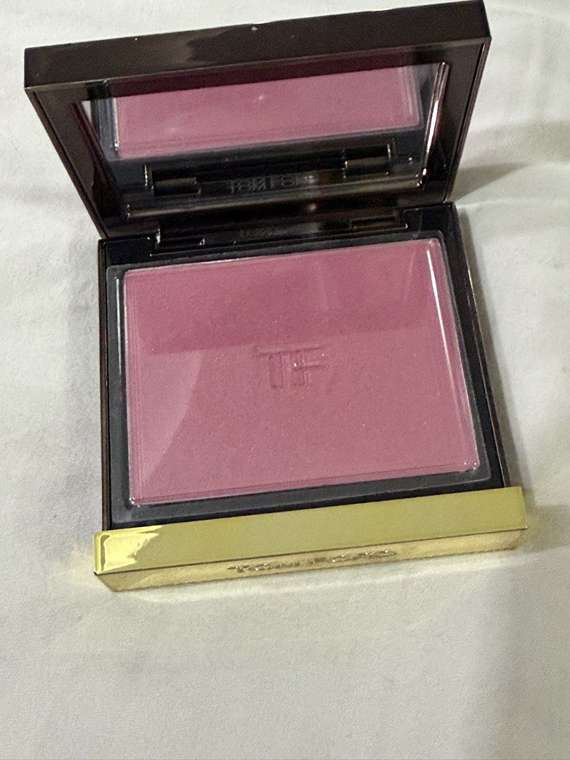 TOM FORD Blush 08 Disclosure (Category: Makeup) located in Davao. Submitted by gr8stmom_melissa (Listing ID 1458221990, Image 2). Description: SRP: ₱5,000-₱8,000 .