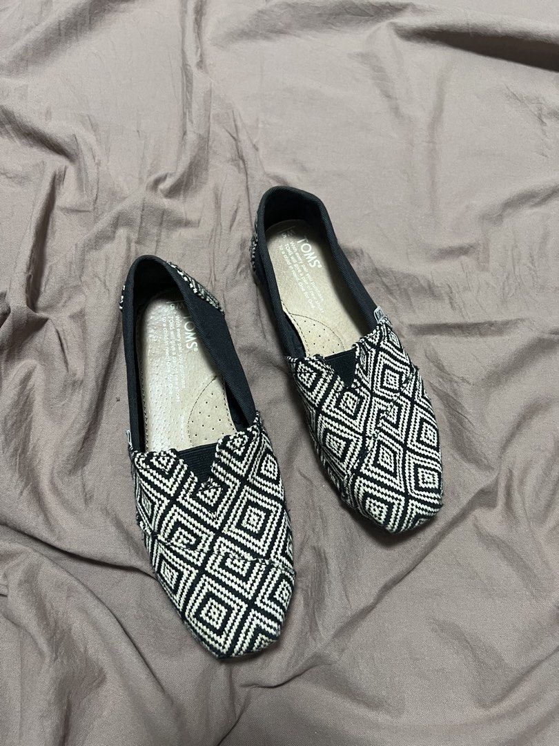 TOMS Classic Alpargata Slip-On (Category: Loafers) located in Subic. Submitted by miche.b (Listing ID 1458161588, Image 2). Description: geometric diamond-inspired pattern elasticized side gore cushioned perforated footbed lightweight construction fexible white rubber outsole versatile monochrome textile / woven good pre-owned condition.