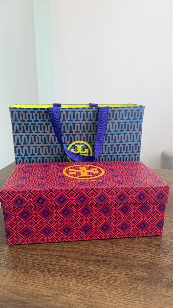 Tory Burch Ballerina Flats (Category: Flats & Sandals) located in Naga. Submitted by irisht.33 (Listing ID 1458144971, Image 1). Description: TORY BURCH • Color: Black • Size: 7 • Condition: Brand new, never worn • RFS: Bought the wrong size ✨ Never used and in perfect condition. Letting go at a good price! 💬 Message me for questions or additional photos 🤝 Smooth & hassle-free transactions .