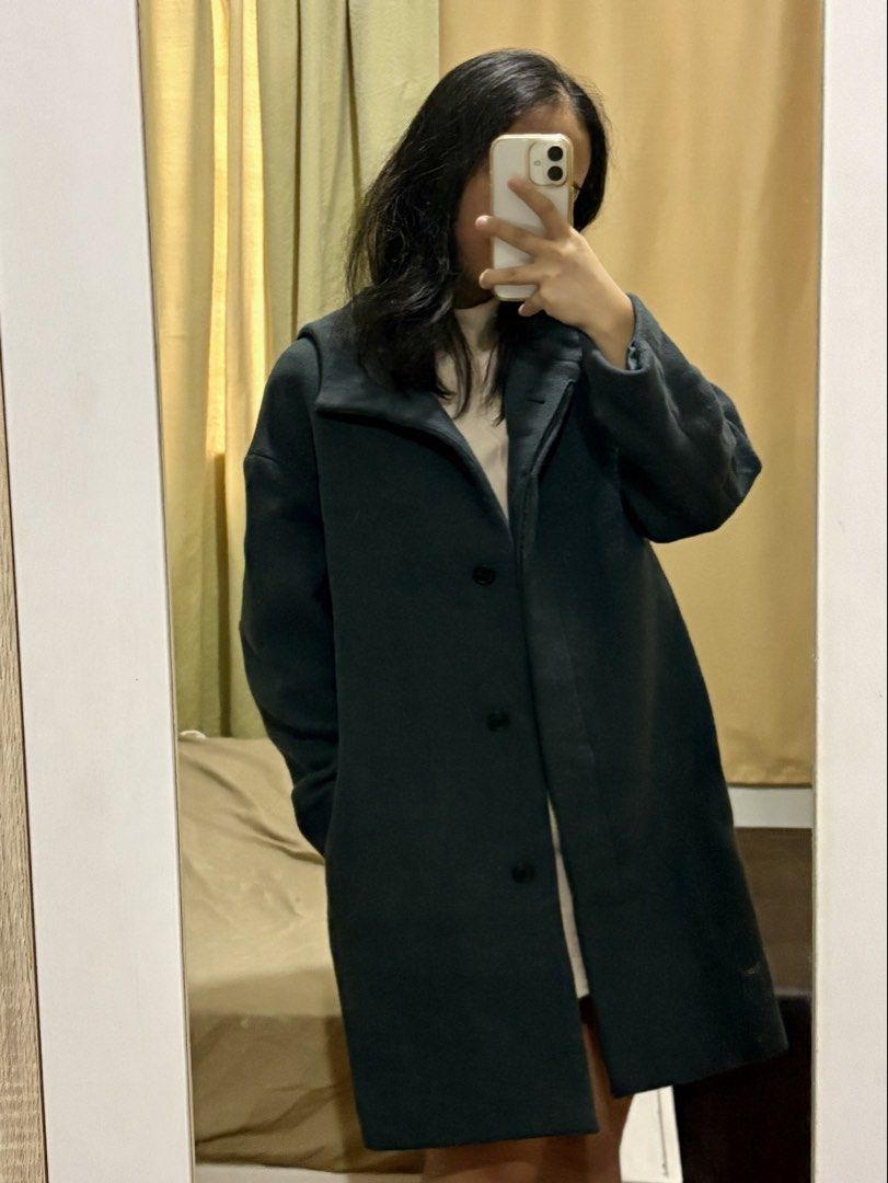 Uniqlo Coat with hood (Category: Coats, Jackets and Outerwear) located in Manila. Submitted by shopaes (Listing ID 1458180523, Image 3). Description: Uniqlo Coat with hood • thick material, u can use with hood or no hood • stylish and chic when worn, perfect for travel abroad! • actual photos • used for travel [ rfs: declutterring ] • for same day delivery within metro manila .