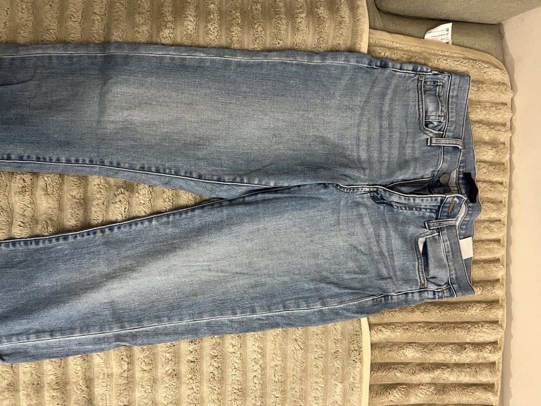 Uniqlo Denim Jeans (Category: Jeans) located in Angeles City. Submitted by lovinthrift (Listing ID 1458205832, Image 2). Description: .