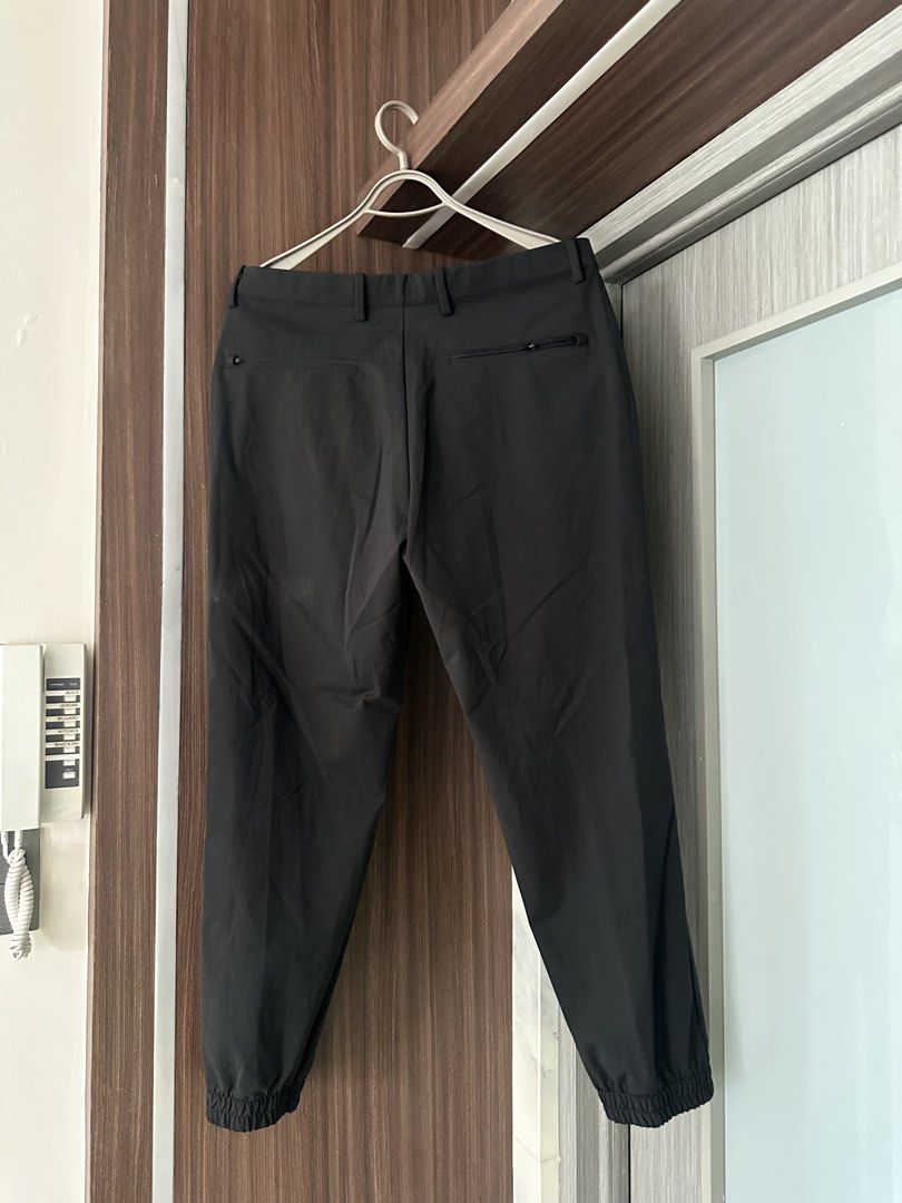Uniqlo EZY Jogger Pants Black XL (Category: Joggers) located in Quezon City. Submitted by adc2011 (Listing ID 1458149160, Image 3). Description: - Uniqlo EZY Jogger Pants - Color: Black - Size: XL - Waist Fit: 92-100 cm - Made in Vietnam - Original Price: PHP1,490 - Features: Comfortable and stylish design.