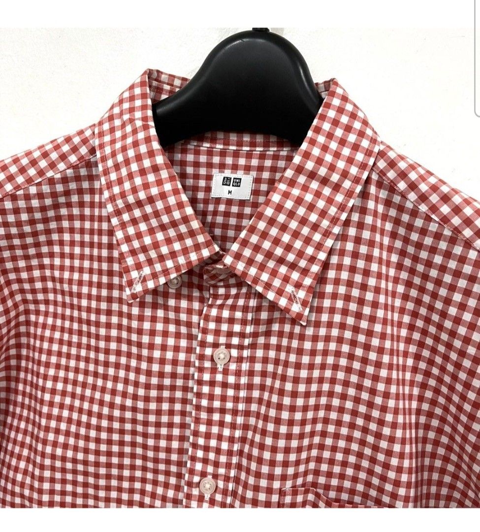 Uniqlo Mens Longsleeve (Category: Formal Shirts) located in Quezon City. Submitted by jz2nc (Listing ID 1458203827, Image 2). Description: 18" shoulder 20" pit 28" length.