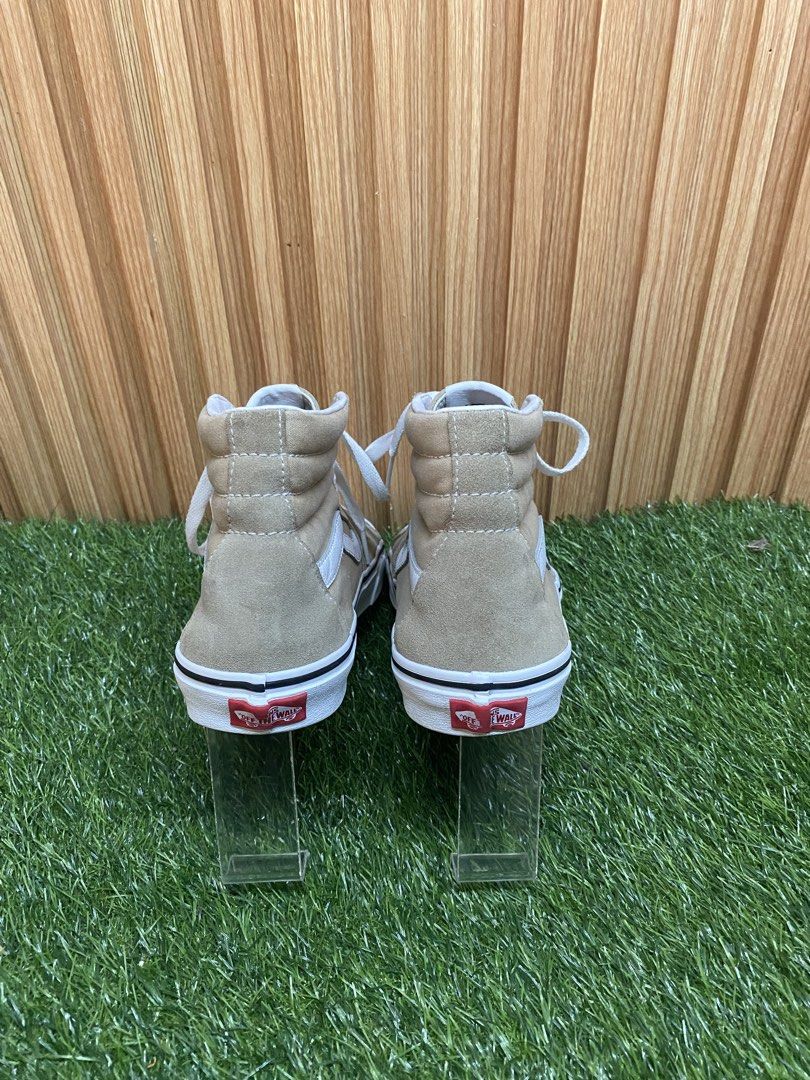VANS (Category: Sneakers) located in Butuan. Submitted by chang_14 (Listing ID 1458211760, Image 3). Description: .