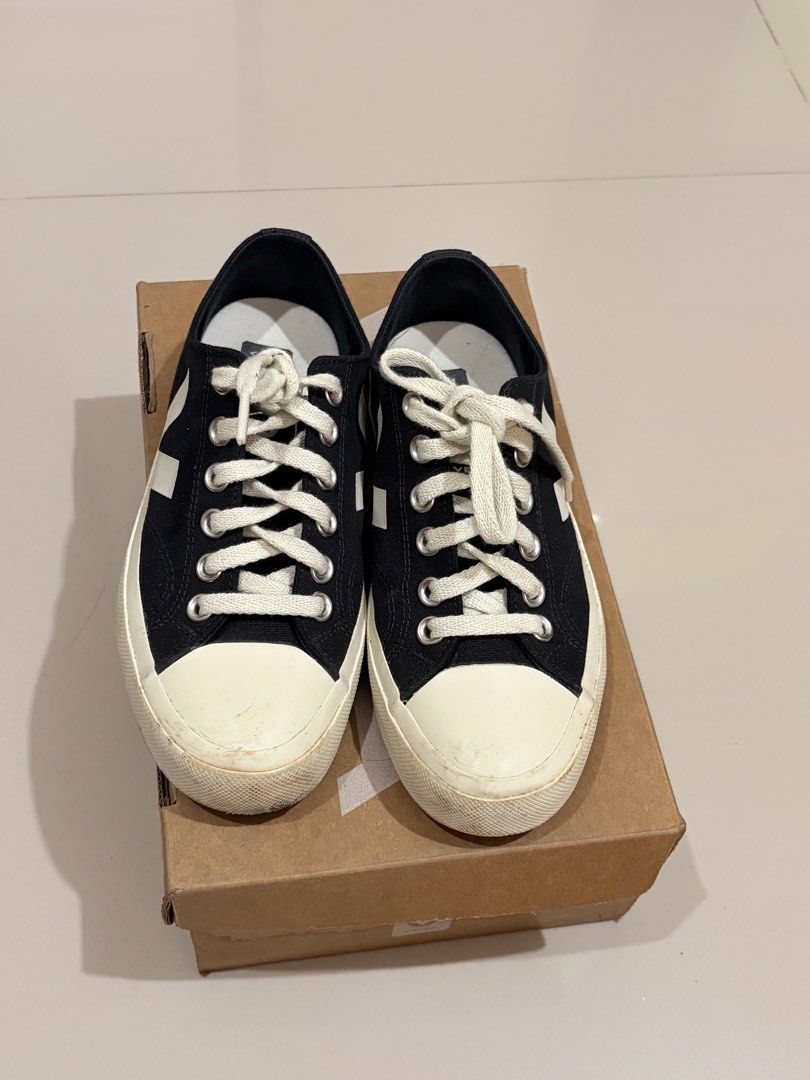 Veja Esplar Logo Leather Sneakers Extra White/Black (Category: Sneakers) located in Batangas. Submitted by mjdel (Listing ID 1458102324, Image 2). Description: - Brand: Veja - Model: Esplar Logo Leather - Color: Extra White/Black - Size: EUR 37 / US 6 / UK 4 - Origin: Made in Brazil - Style: Classic, versatile for everyday wear.