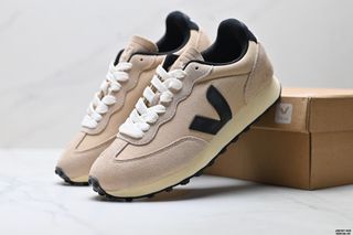 (Category: ) located in . Submitted by factory.shoes.outlet (Listing ID 1458138821, Image 1). Description: .