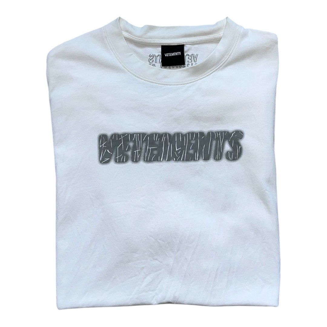 VETEMENST tshirt (Category: Baby Monitors) located in Lapu Lapu. Submitted by jhonrener41426 (Listing ID 1458122111, Image 2). Description: Small on tag fit to large Heavy Cotton Dimes 22x28 Asnew condition Color rate 9.8/10 Complete tags Issue none .