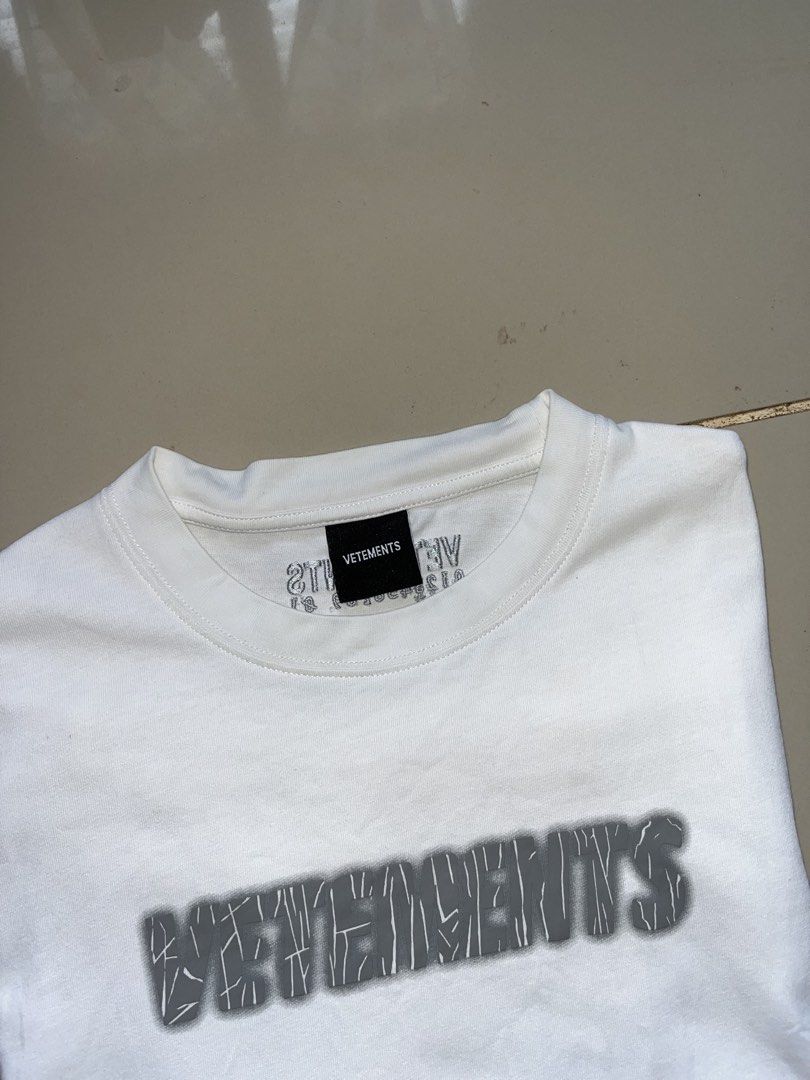 VETEMENST tshirt (Category: Baby Monitors) located in Lapu Lapu. Submitted by jhonrener41426 (Listing ID 1458122111, Image 3). Description: Small on tag fit to large Heavy Cotton Dimes 22x28 Asnew condition Color rate 9.8/10 Complete tags Issue none .