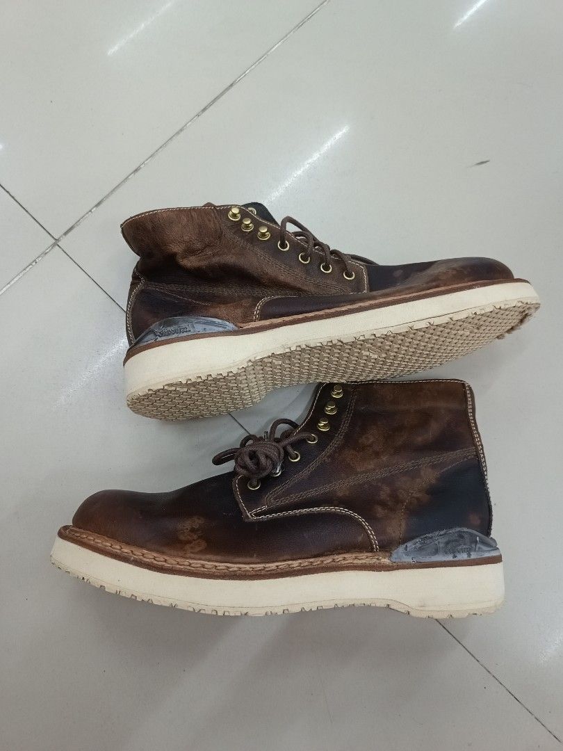 Authentic Visvim boots (Category: Boots) located in Dumangas. Submitted by gray101 (Listing ID 1458127018, Image 3). Description: - Visvim boots - Genuine brown leather with a distressed finish - Durable Goodyear welt construction - Lace-up style for a secure fit - Rugged sole for excellent traction - Ideal for everyday casual wear.