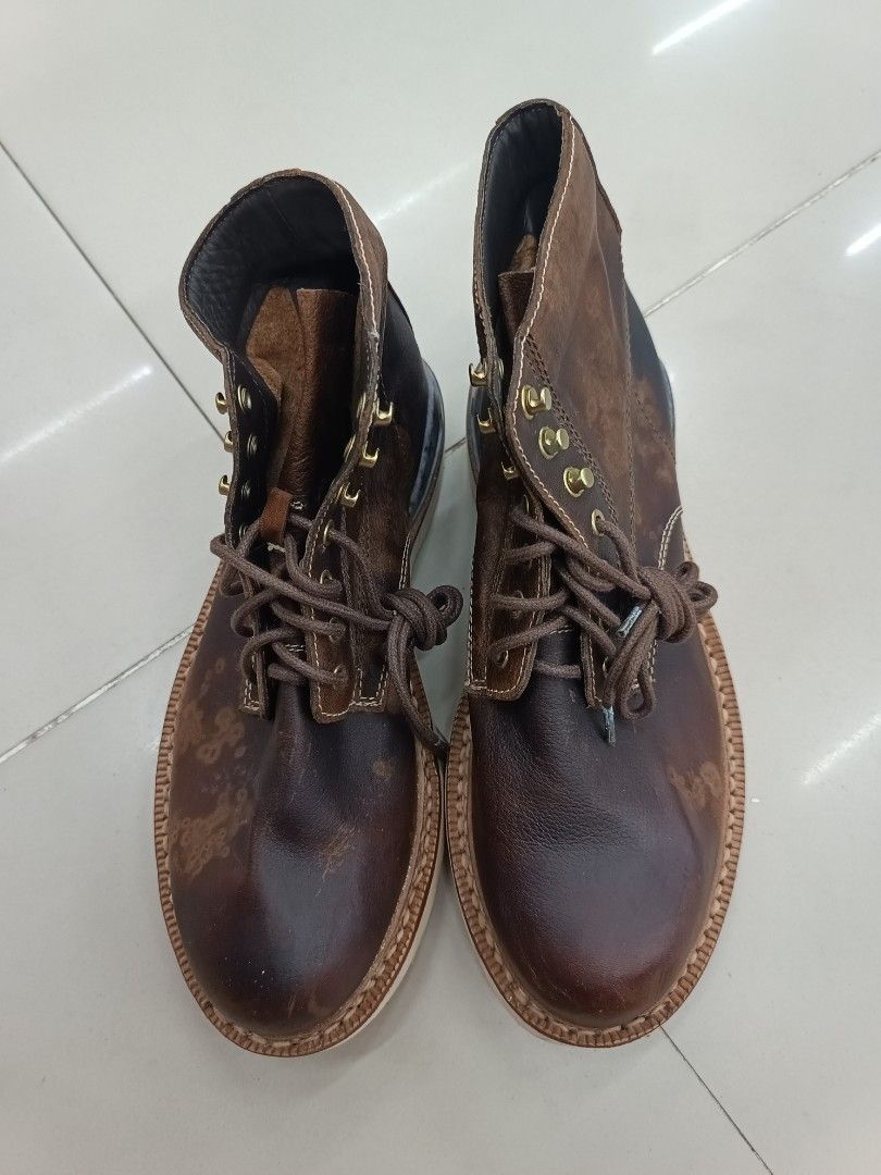 Authentic Visvim boots (Category: Boots) located in Dumangas. Submitted by gray101 (Listing ID 1458127018, Image 2). Description: - Visvim boots - Genuine brown leather with a distressed finish - Durable Goodyear welt construction - Lace-up style for a secure fit - Rugged sole for excellent traction - Ideal for everyday casual wear.