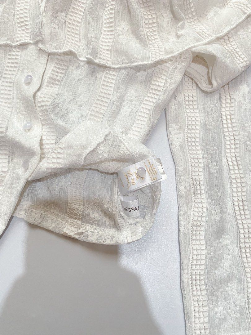 white off shoulder top (Category: Others Tops) located in Cavite. Submitted by d.ianne._ (Listing ID 1458252106, Image 2). Description: - small to medium - air space brand - puting puti - mas okay if may inner na white (tube or sando) mop: gcash mod: j&t location: cavite.