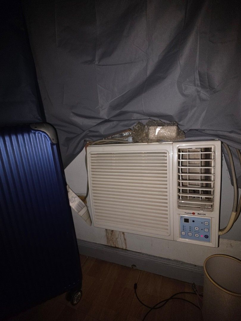Window Air Conditioner - R410A (Category: Air Conditioning and Heating) located in Pasay City. Submitted by bosungkim32577 (Listing ID 1458246004, Image 2). Description: - Window Air Conditioner Unit - Uses efficient R410A refrigerant - Features a control panel with buttons and indicator lights - Clean white casing - In excellent working condition - Ready for its new home! pick up pasay 5k only issue.hindi na nag swing pero over all good pa.