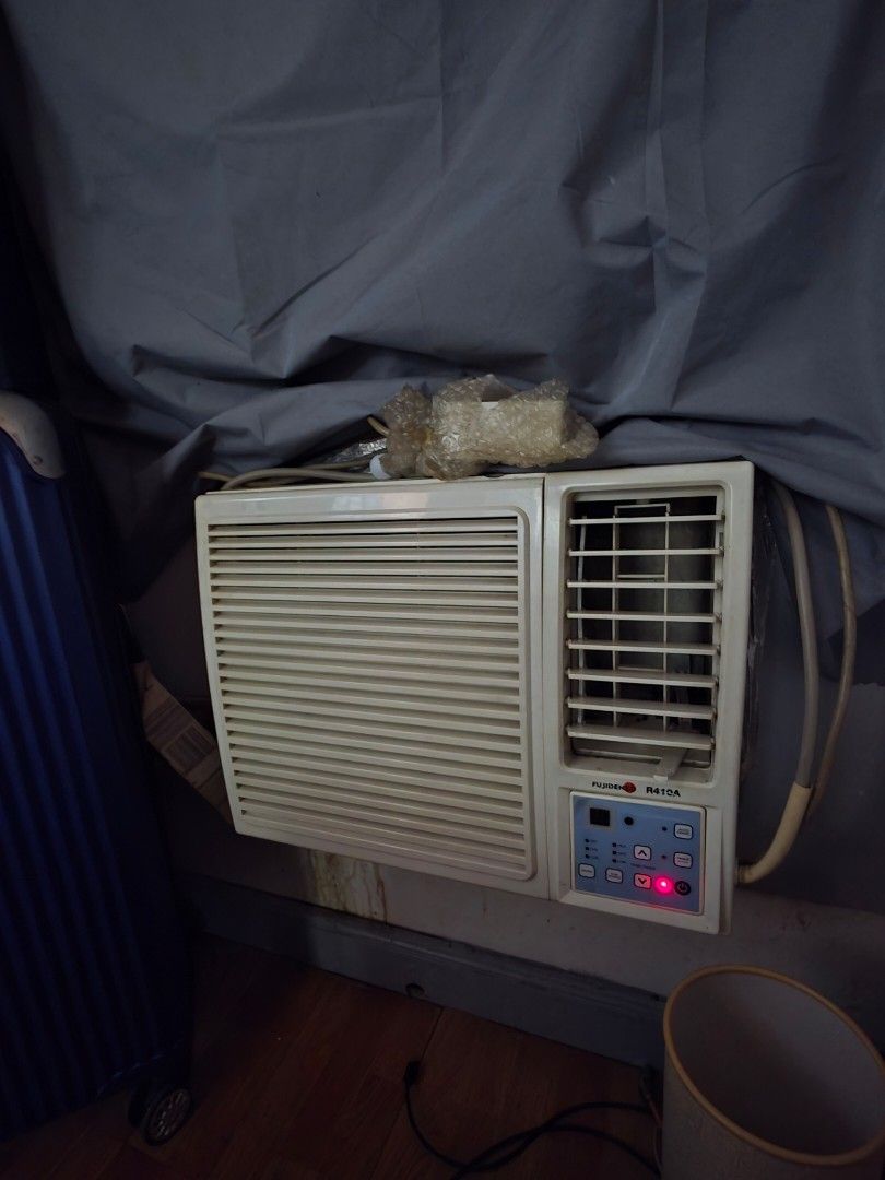 Window Air Conditioner - R410A (Category: Air Conditioning and Heating) located in Pasay City. Submitted by bosungkim32577 (Listing ID 1458246004, Image 1). Description: - Window Air Conditioner Unit - Uses efficient R410A refrigerant - Features a control panel with buttons and indicator lights - Clean white casing - In excellent working condition - Ready for its new home! pick up pasay 5k only issue.hindi na nag swing pero over all good pa.