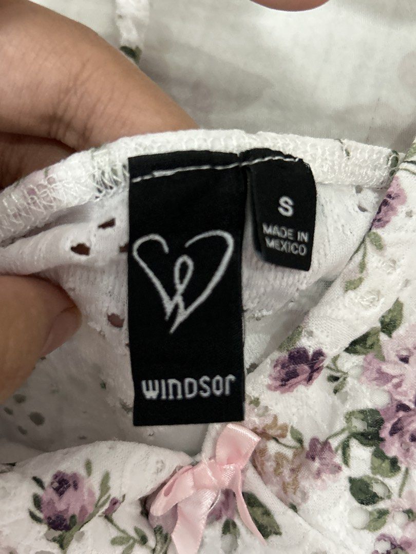 Windsor White Floral Eyelet Halter Top Size S (Category: Sleeveless) located in Manila. Submitted by zencharm (Listing ID 1458132254, Image 3). Description: - White halter top - Pretty purple floral print - Eyelet detailing - Small pink bow at the bust - Ties at the neck - Made in Mexico - Size S.