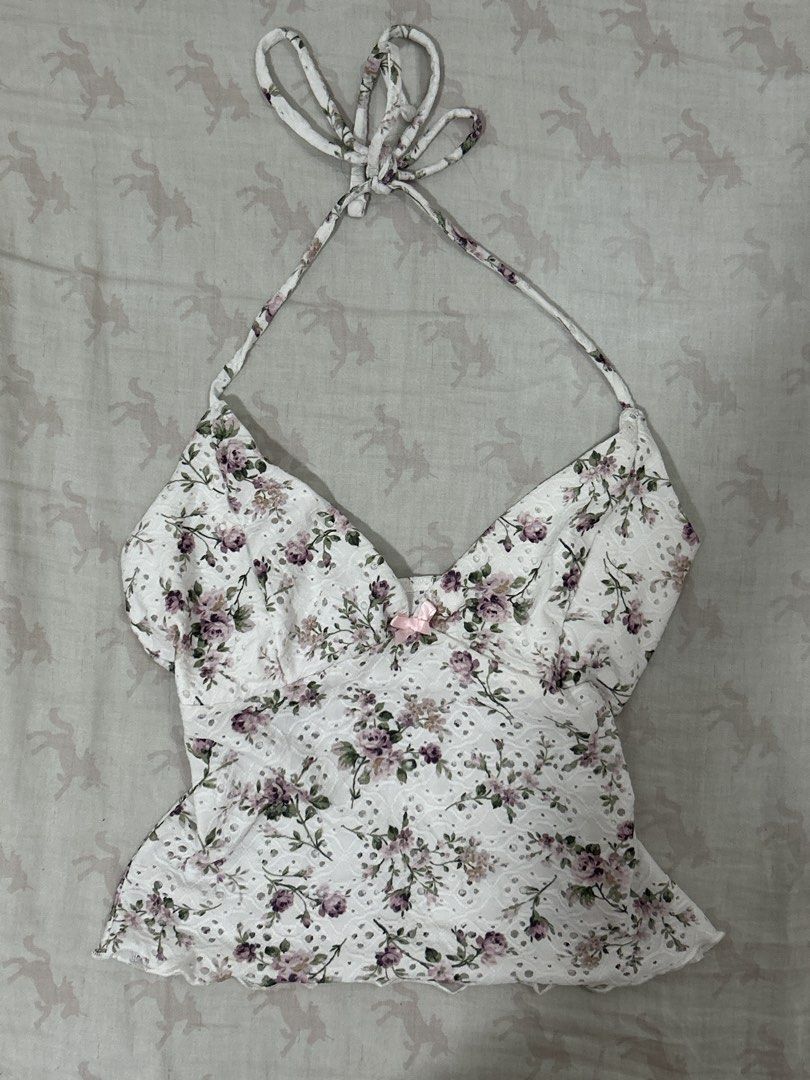 Windsor White Floral Eyelet Halter Top Size S (Category: Sleeveless) located in Manila. Submitted by zencharm (Listing ID 1458132254, Image 1). Description: - White halter top - Pretty purple floral print - Eyelet detailing - Small pink bow at the bust - Ties at the neck - Made in Mexico - Size S.