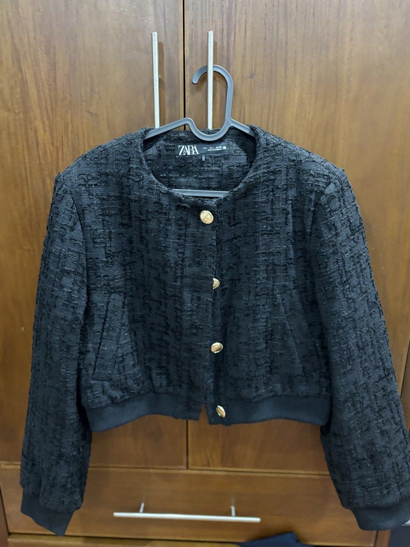 Zara blazer (Category: Announcements) located in Manila. Submitted by rouge_and_orange (Listing ID 1458190720, Image 2). Description: Large size Mint cond.