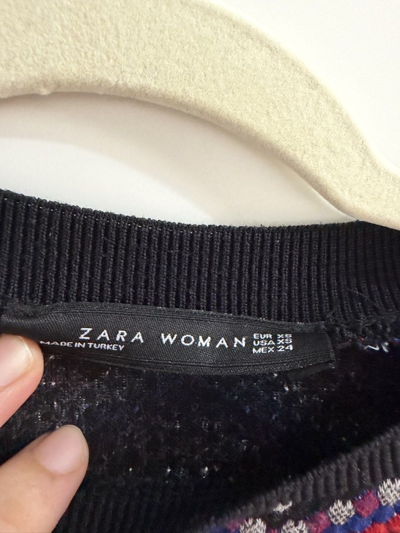 Zara Jacket (Category: Coats, Jackets and Outerwear) located in Manila. Submitted by prelovedbyandss (Listing ID 1458145104, Image 2). Description: Zara thick jacket Size xs can fit up to small.