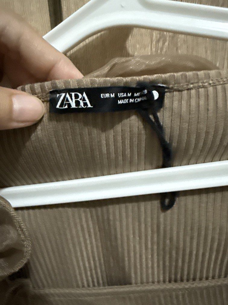 Zara Long sleeves top (Category: Blouses) located in Zamboanga. Submitted by bliss23closet (Listing ID 1458216270, Image 2). Description: Zara long sleeves top Size: medium .