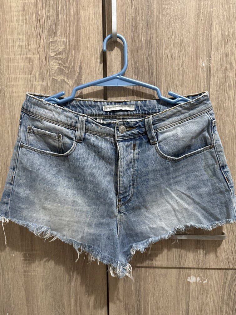 Zara Shorts (Category: Shorts) located in Zamboanga. Submitted by bliss23closet (Listing ID 1458246890, Image 1). Description: Zara denim shorts Size: medium, 28 Flaws: stains please see photos.