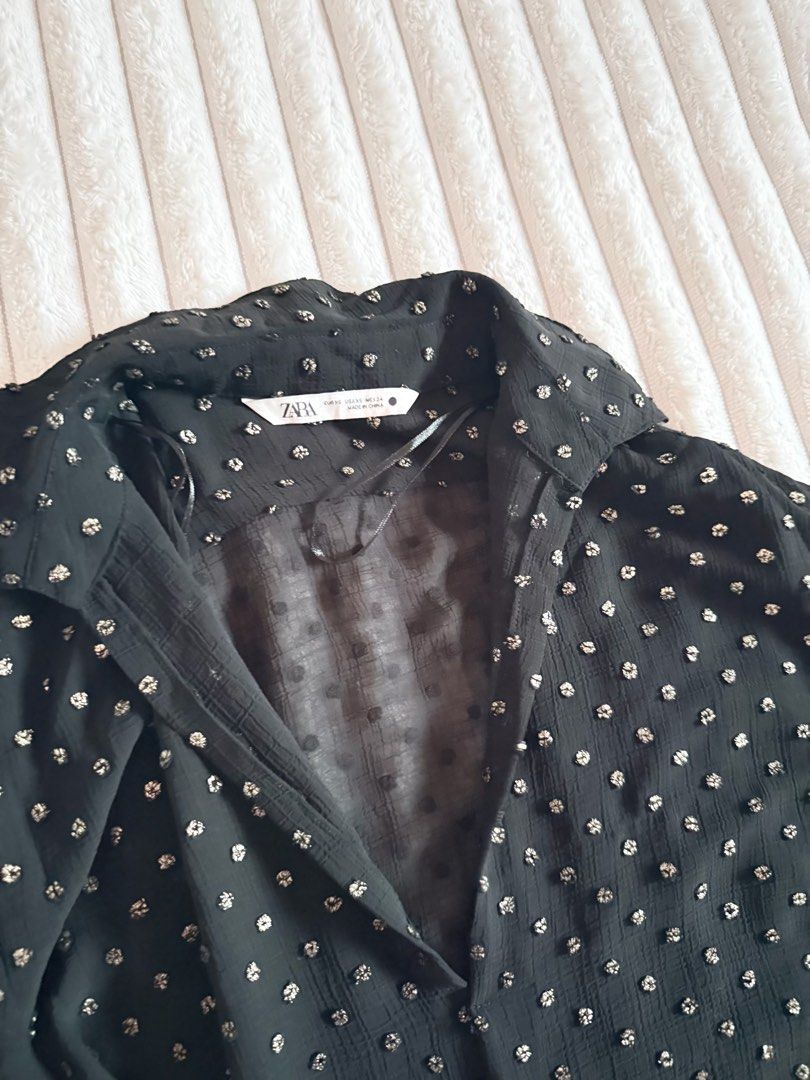 Zara Textured Polka Dot (Category: Longsleeves) located in Manila. Submitted by allenferna18106 (Listing ID 1458271709, Image 2). Description: Size- Oversized Fits-small-medium.