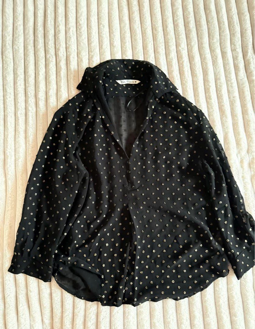 Zara Textured Polka Dot (Category: Longsleeves) located in Manila. Submitted by allenferna18106 (Listing ID 1458271709, Image 1). Description: Size- Oversized Fits-small-medium.