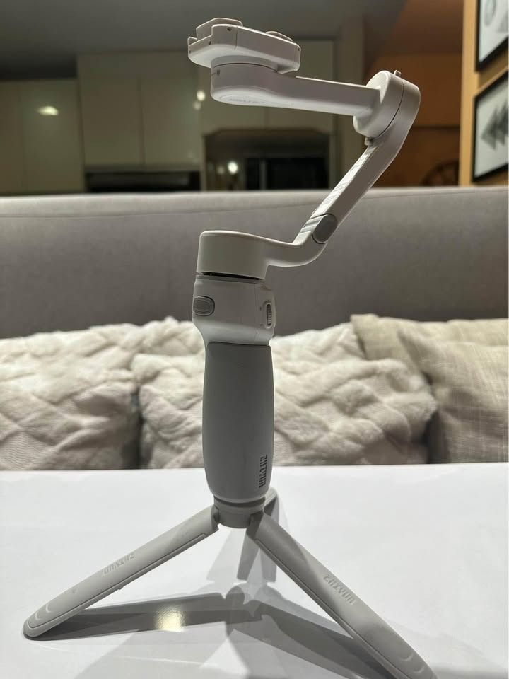 Zhiyun Smooth Q4 Gimbal (Category: Gimbals & Stabilizers ) located in Pasay City. Submitted by mcalfoforo (Listing ID 1458185970, Image 1). Description: - Brand: Zhiyun Like New condition, only used a few times. No issues, smooth and fully working. - Model: Smooth Q4 - Color: White - Condition: Good, pre-loved - Features: Foldable design for portability - Ideal for: Stabilizing smartphone videos.