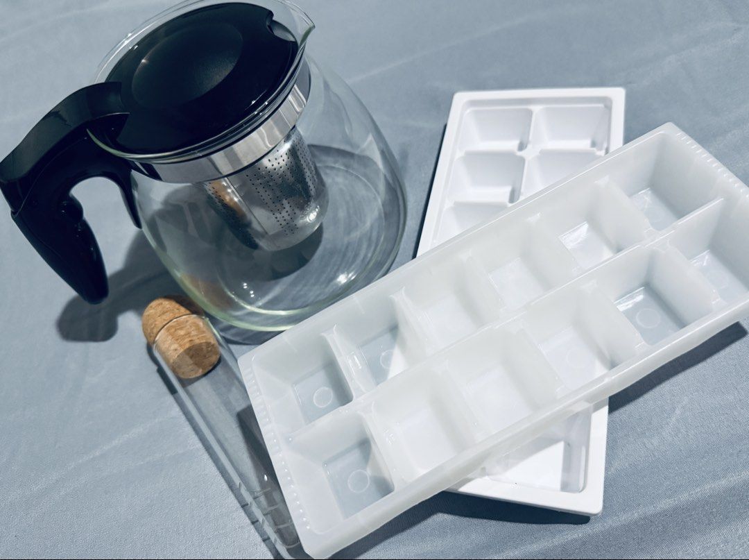 150 only Bundle: Teapot and tea strainer (Category: Coffee & Tea Tableware) located in Makati City. Submitted by kiticai (Listing ID 1458404247, Image 1). Description: Rfs: i have more than enough tea pot and infuser Daiso glass tea pot (900 ml) - used once only Tube glass infuser/strainer - never used 2 ice trays (free) - pwede for coffee, fruit or yogurt cubes, etc All for 150 only Location: pililia st., makati Df c/o buyer.
