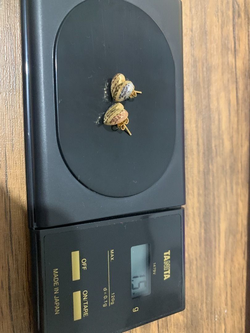 18k Saudi Gold Heart Earrings (Category: Earrings) located in Antipolo. Submitted by cityproperties (Listing ID 1458302822, Image 2). Description: 18k pawnable Tri color 13mm Location Antipolo, Rizal .