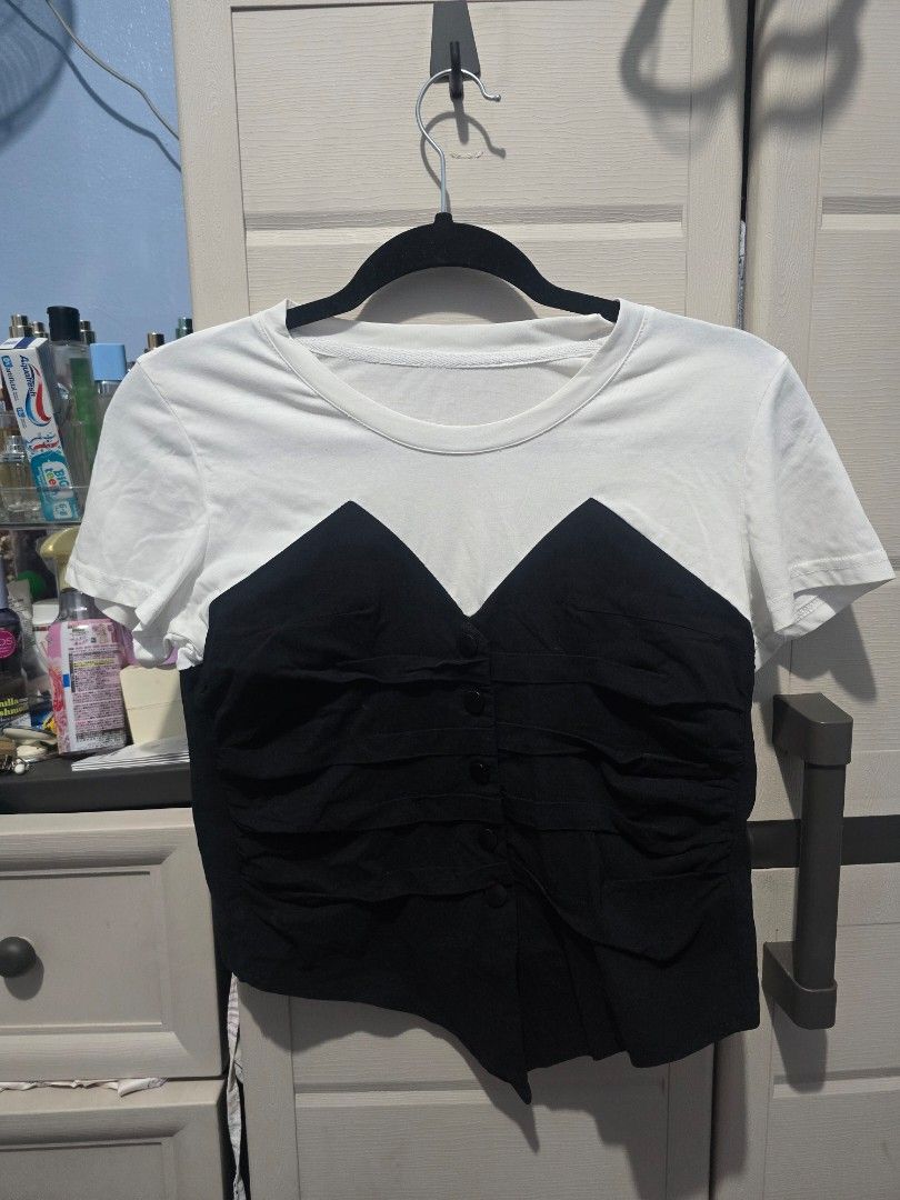 2in1 Top (Category: Blouses) located in Quezon City. Submitted by dinesaur (Listing ID 1458463380, Image 1). Description: smock back m-l.