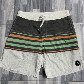 (Category: ) located in . Submitted by stripes.swoosh.store (Listing ID 1458496141, Image 1). Description: .
