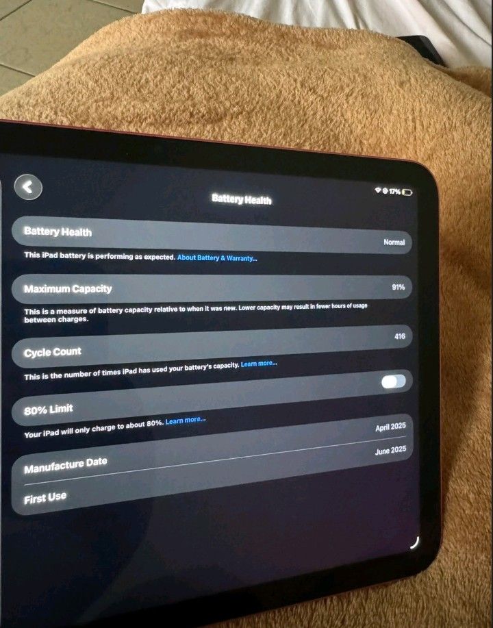 A16 128gb 11th Gen (Category: iPad) located in Manila. Submitted by blackberrylover69 (Listing ID 1458368651, Image 2). Description: 91bh 128 gb no issue or history of repair .