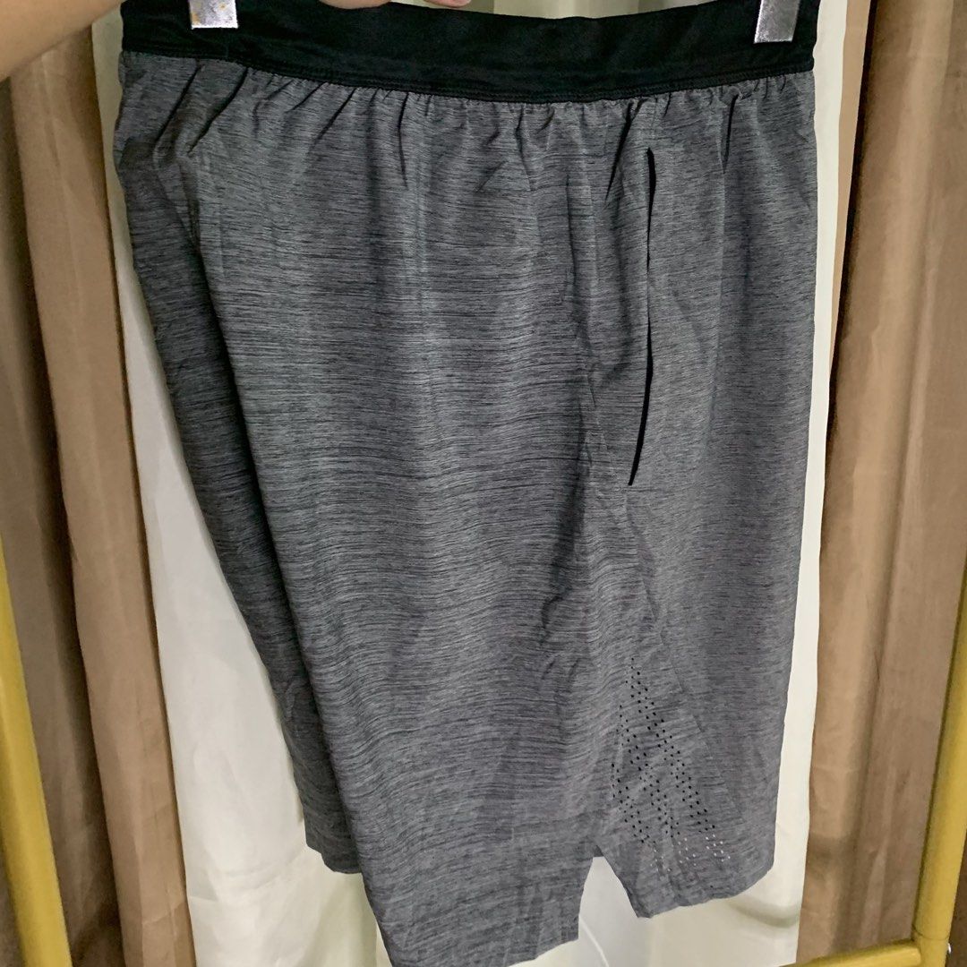 ADIDAS AXIS KNIT SHORTS (Category: Shorts) located in Binalonan. Submitted by thrift_on2022 (Listing ID 1458368411, Image 3). Description: W - 26 (stretchable w/ drawstrings) L - 20 HEM - 11 Excellent condition✅ Send offers directly✅ Available unless marked as sold✅ .
