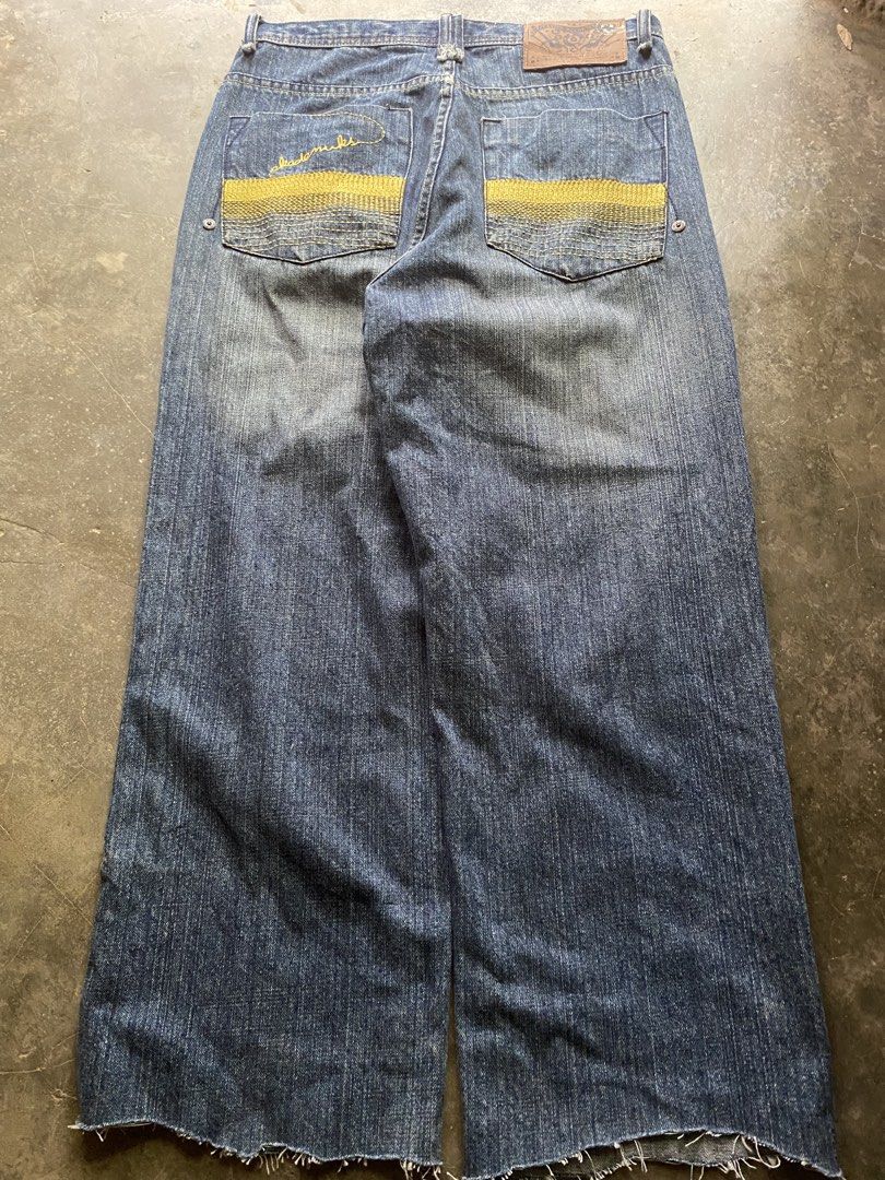 akademiks baggy pants (Category: Jeans) located in Caloocan City. Submitted by remythrift (Listing ID 1458349338, Image 1). Description: waist-34 thigh-15 length-39 hem-10.
