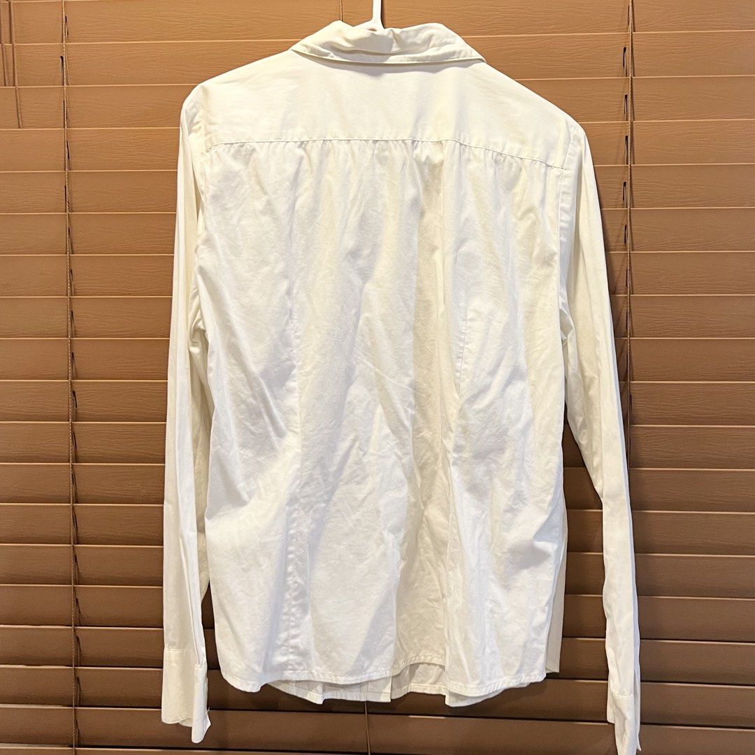 Ann Taylor Button-Up Long Sleeve Shirt - White (Category: Longsleeves) located in Makati City. Submitted by declutterine95 (Listing ID 1458478973, Image 2). Description: 📍I am based in Makati 💡 Color may vary slightly due to lighting 🤍 Please manage expectations (preloved items) 📩 Message for more photos/measurements 🚚 Shipping shouldered by buyer.