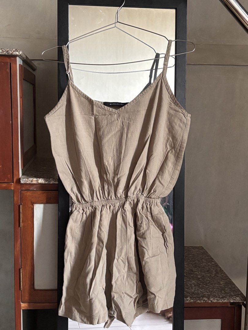ANNAALBA Linen Blend Romper Size L (Category: Rompers) located in Cebu City. Submitted by uryuprelovedbasics (Listing ID 1458374773, Image 1). Description: .
