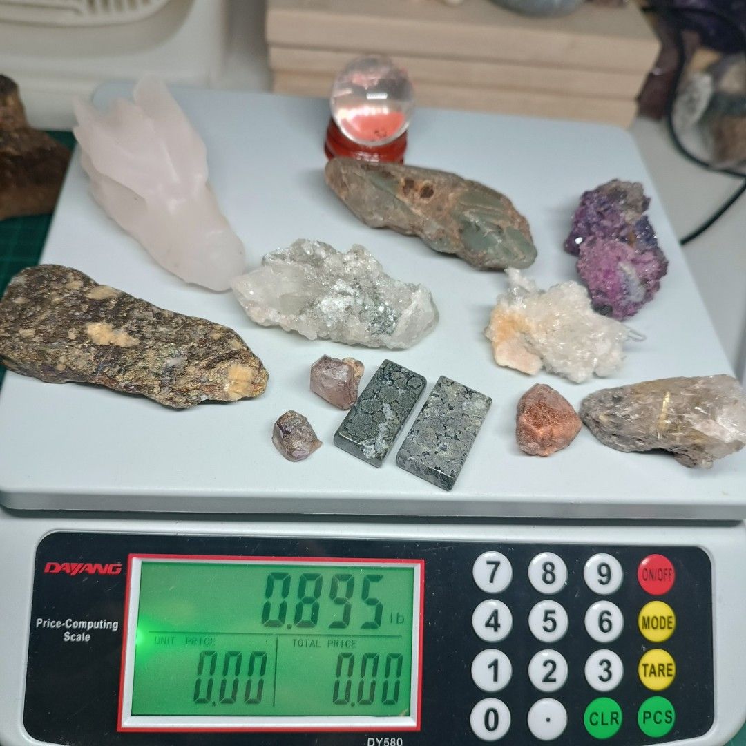 Assorted (Category: Other Home Decor) located in Kuala Lumpur. Submitted by alise_crystal (Listing ID 1458333903, Image 1). Description: interested inbox markasite pendant strong smell 30/8.