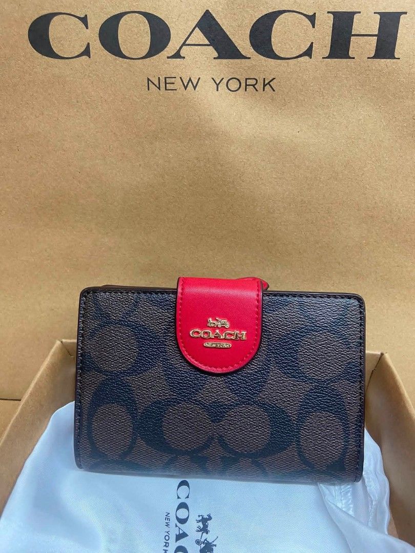 Authentic Coach Wallet (Category: Wallets & Card holders) located in Santa Cruz. Submitted by janelovebagswatchesshoesph (Listing ID 1458430573, Image 3). Description: 100% Authentic with complete inclusions actual photos posted.