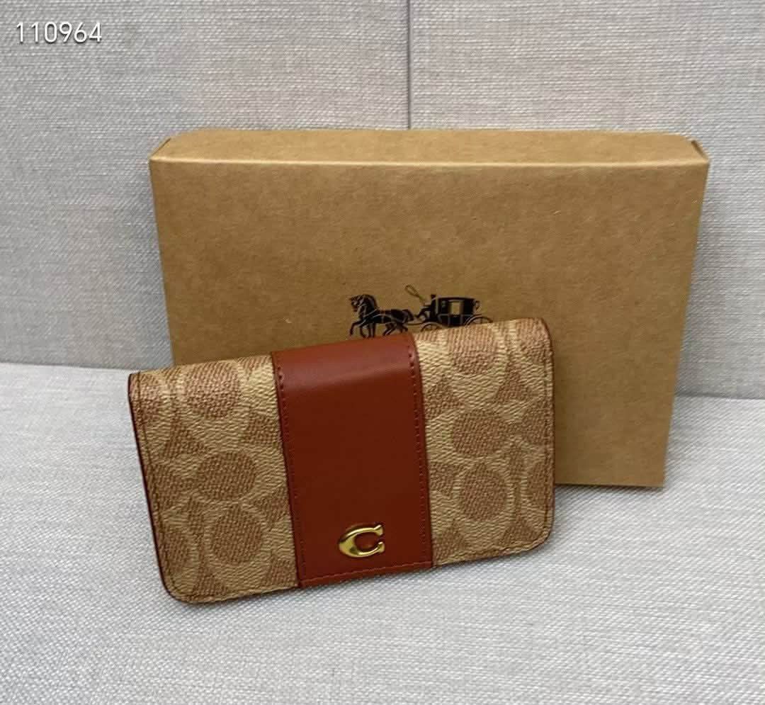 Authentic Coach Wallet (Category: Luxury Bags & Wallets) located in Santa Cruz. Submitted by janelovebagswatchesshoesph (Listing ID 1458433383, Image 3). Description: 100% Authentic with complete inclusions actual photos posted.