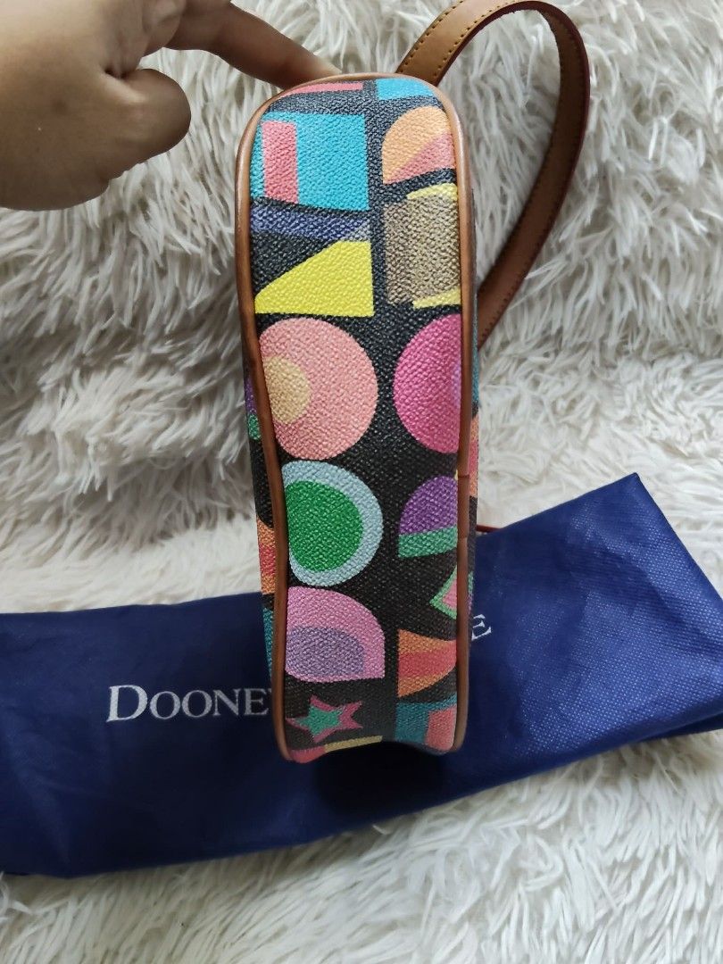 Authentic Dooney and Bourke (Category: Luxury Bags & Wallets) located in Marikina City. Submitted by aussiemaan (Listing ID 1443140806, Image 3). Description: Authentic Like new With dustbag.