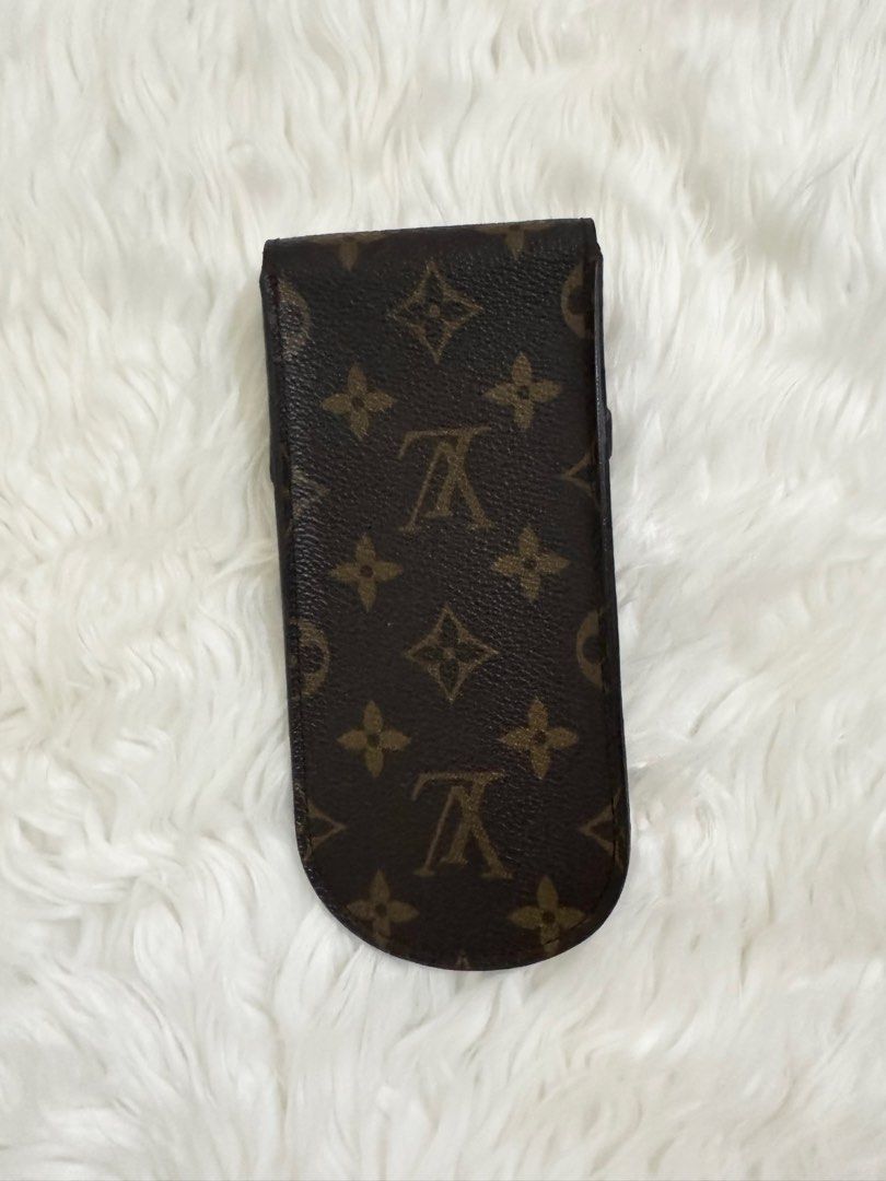 Authentic Louis Vuitton Eyeglass / Sunglass Case (Category: Luxury Accessories) located in Pasig City. Submitted by topbrandpursuits (Listing ID 1458382791, Image 3). Description: Rare LV eyeglass/ sunglass case in monogram. Velvet interior. Guaranteed authentic.