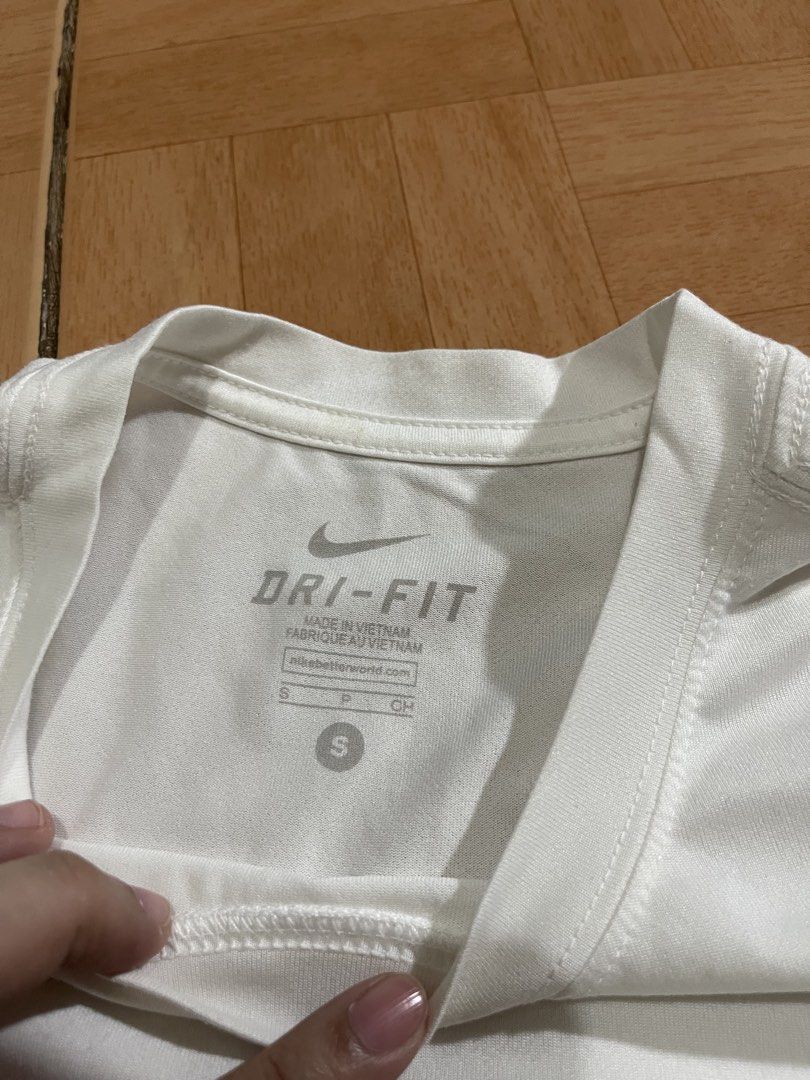 AUTHENTIC NIKE DRI-FIT SHIRT (WHITE) (Category: Tshirts & Polo Shirts ) located in Bauang. Submitted by doc_jay01 (Listing ID 1458443849, Image 2). Description: ORIGINAL/AUTHENTIC PRELOVED LENGTH: 27 inches CHEST: 32-36 inches PRICE: 299 J&T/LBC AT BUYER’S EXPENSE LBC COD AVAILABLE (DP 50%) PM FOR MORE DETAILS .