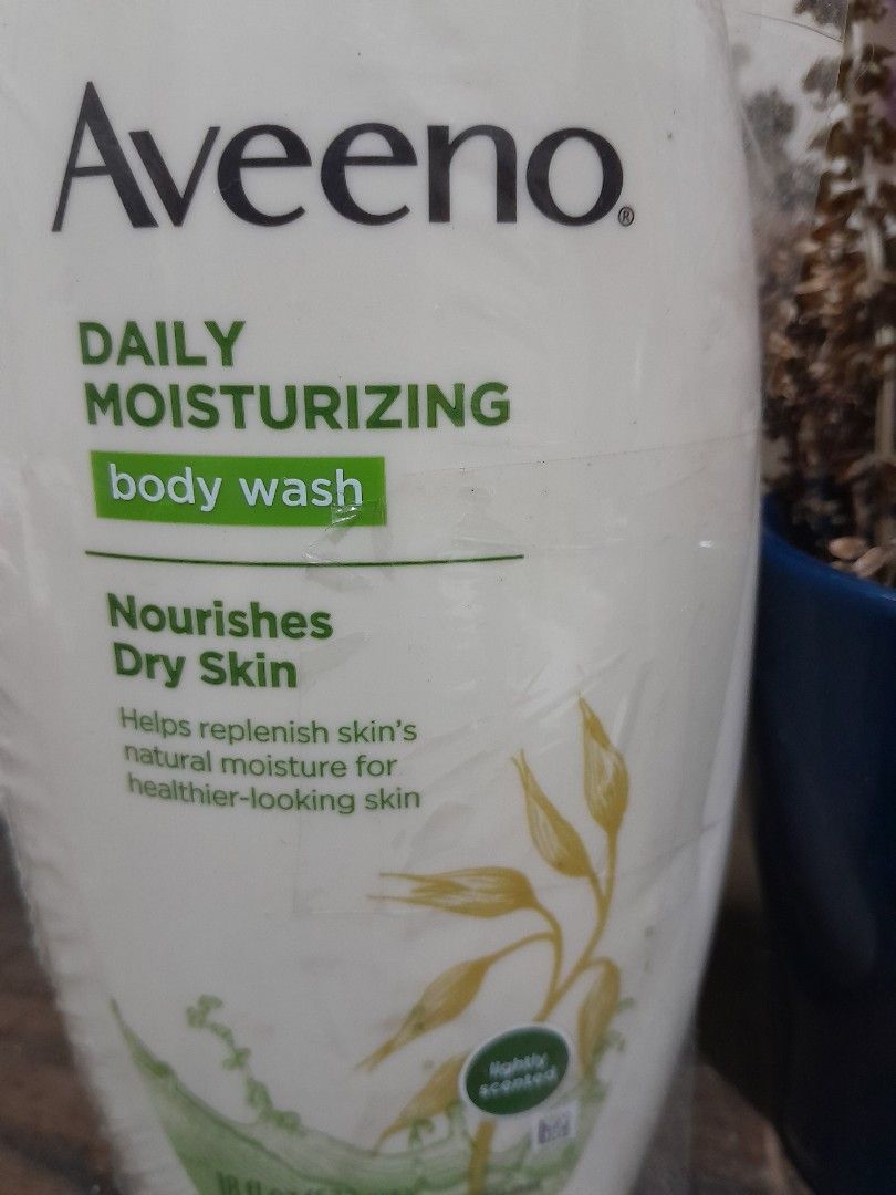 Aveeno body wash 372ml (Category: Bath) located in Makati City. Submitted by mylynmylyn (Listing ID 1458394846, Image 2). Description: original USA bought item 372ml.