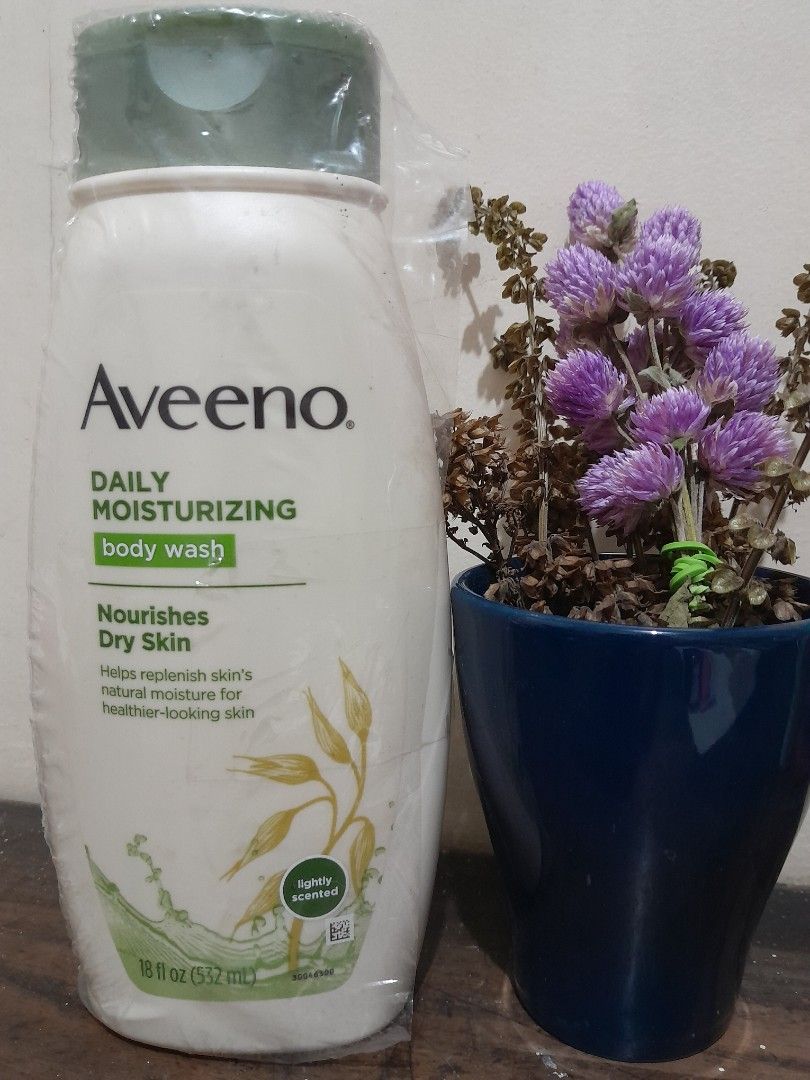 Aveeno body wash 372ml (Category: Bath) located in Makati City. Submitted by mylynmylyn (Listing ID 1458394846, Image 1). Description: original USA bought item 372ml.