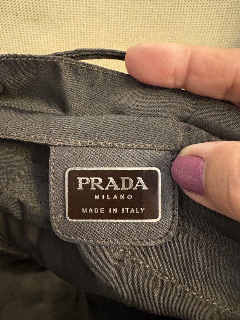 backpack （分類：背囊）位於 Hong Kong。 由 emsbags 提交（商品編號 1458406553，圖片 5）。簡介： slightly used prada backpack good condition 。