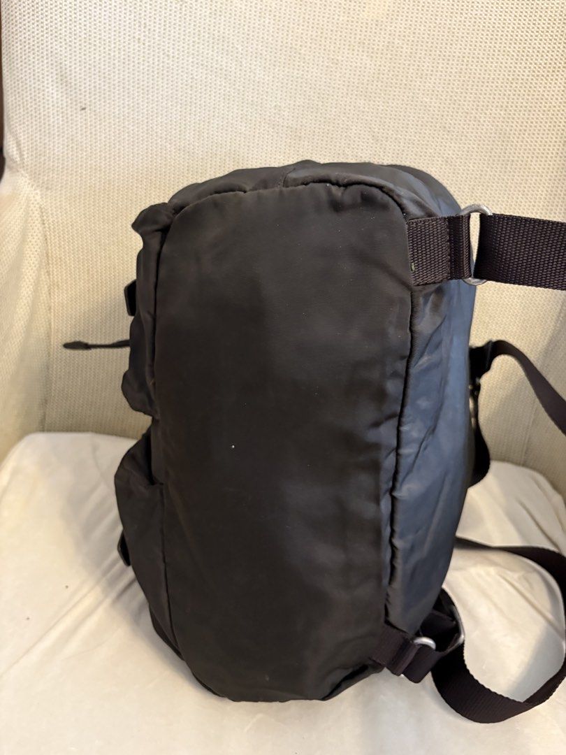 backpack （分類：背囊）位於 Hong Kong。 由 emsbags 提交（商品編號 1458406553，圖片 3）。簡介： slightly used prada backpack good condition 。