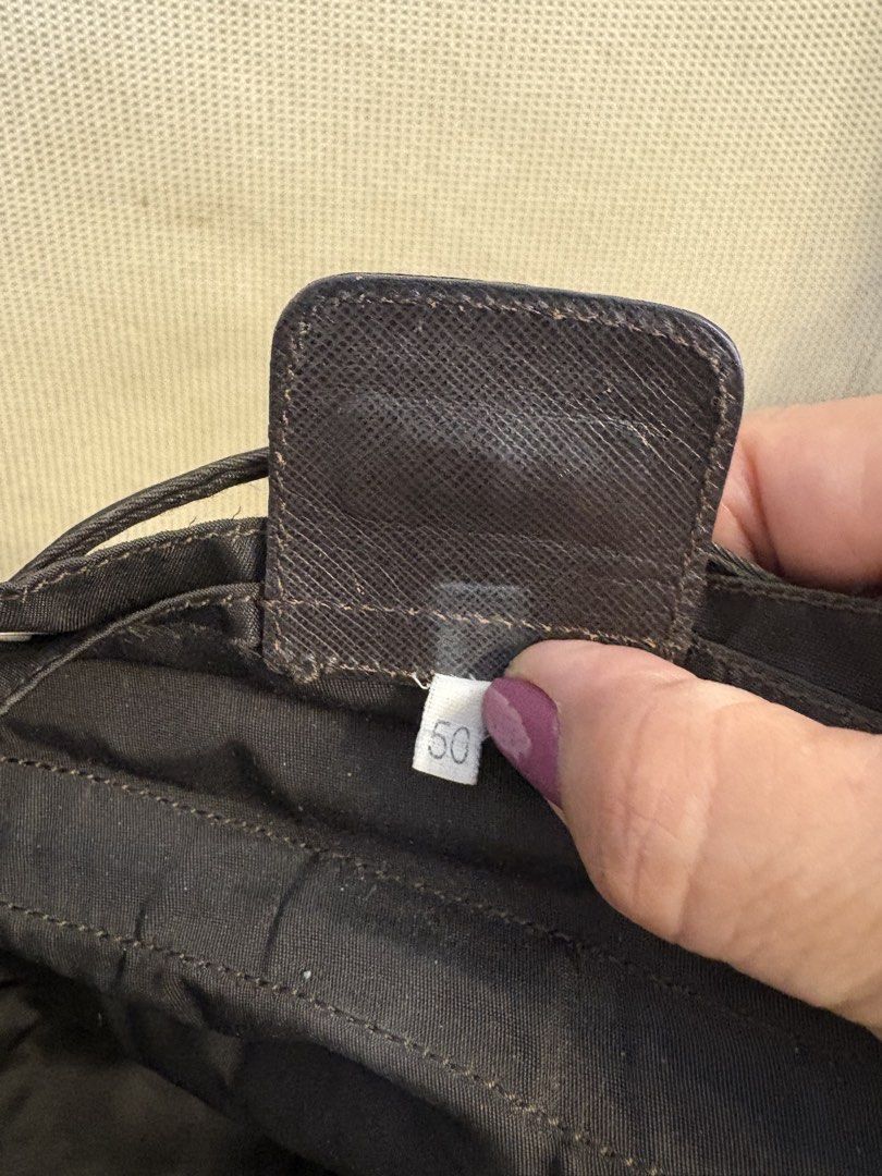 backpack （分類：背囊）位於 Hong Kong。 由 emsbags 提交（商品編號 1458406553，圖片 6）。簡介： slightly used prada backpack good condition 。
