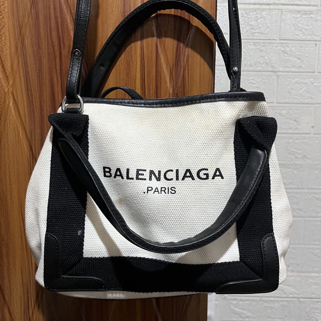 Balenciaga Canvas Two way Bag (Category: Luxury Bags & Wallets) located in Carmen. Submitted by rr_thrifts (Listing ID 1458445156, Image 2). Description: - need wash -coded - Durable canvas material - Spacious interior - Classic and versatile design.