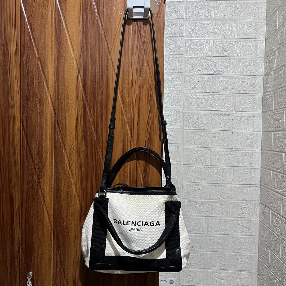 Balenciaga Canvas Two way Bag (Category: Luxury Bags & Wallets) located in Carmen. Submitted by rr_thrifts (Listing ID 1458445156, Image 1). Description: - need wash -coded - Durable canvas material - Spacious interior - Classic and versatile design.