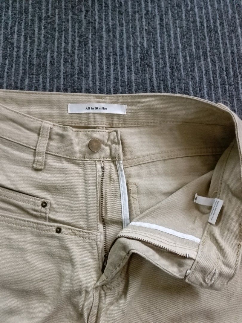 BEIGE WIDELEG PANTS (Category: Jeans) located in San Pablo. Submitted by ihateseanfinds (Listing ID 1458357847, Image 2). Description: 350 PESOS + SF ONLY‼️ DIMENSIONS⬇️ WAIST: 28 LENGTH: 42 THIGH: 14.5 LEGHOLE: 12.5 FLAWS: PM‼️ COLORRATE: 9.8/10⭐ SAN PABLO CITY LOCATION📍 OPEN FOR MEETUP‼️ STRICTLY NO REFUNDS🚫.