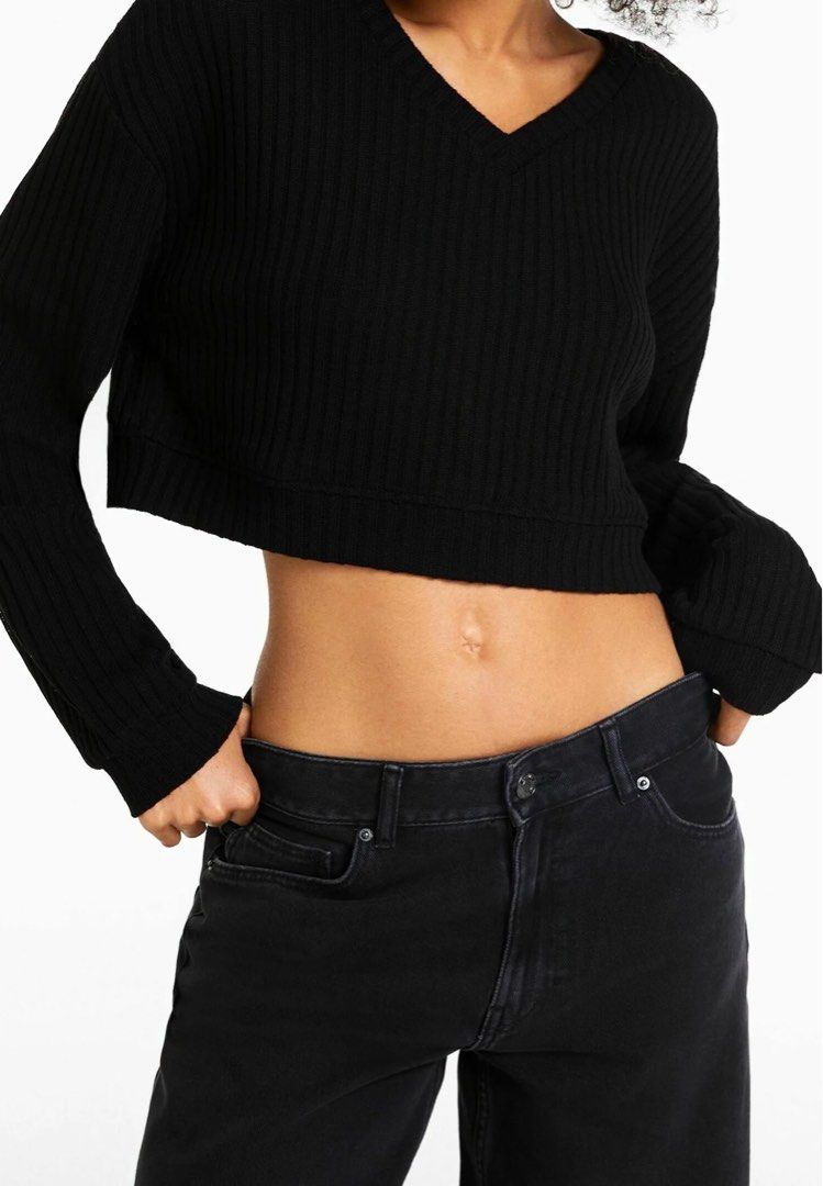 Bershka Black Longsleeve (Category: Longsleeves) located in Manila. Submitted by prelovedshop0818 (Listing ID 1458483007, Image 1). Description: Unused.